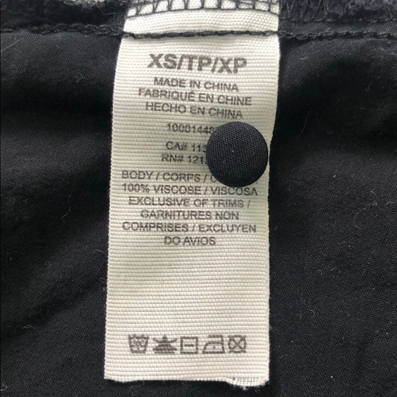 Scalloped black tank top - Picture 7 of 7